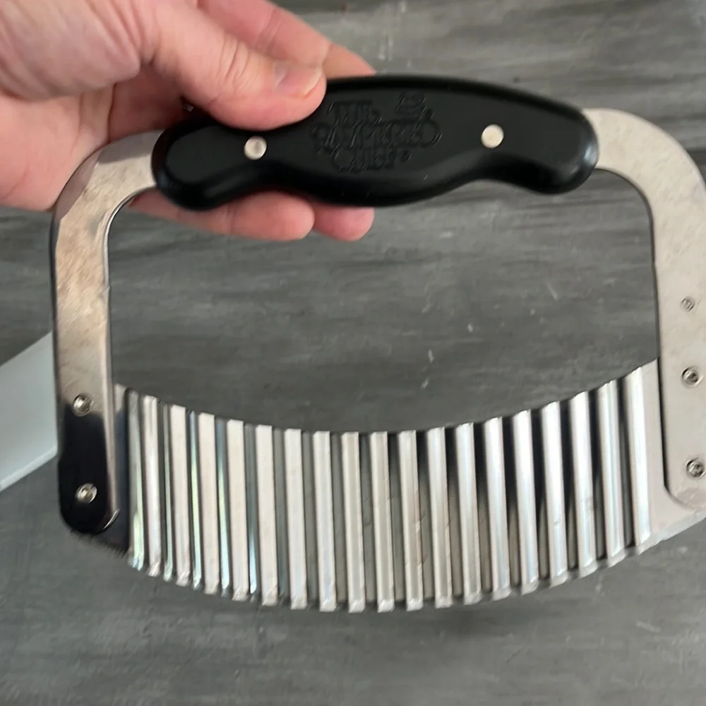 The Pampered Chef Crinkle Cutter with Curved Blade and Protective Cover